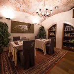 Palazzo Finati Oda ve Kahvaltı Alba (Piedmont)