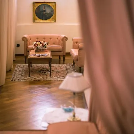 Palazzo Finati 3* ألبا
