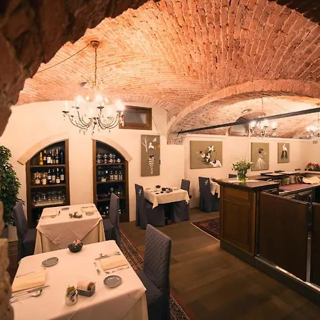 فندق مبيت وإفطار Palazzo Finati ألبا