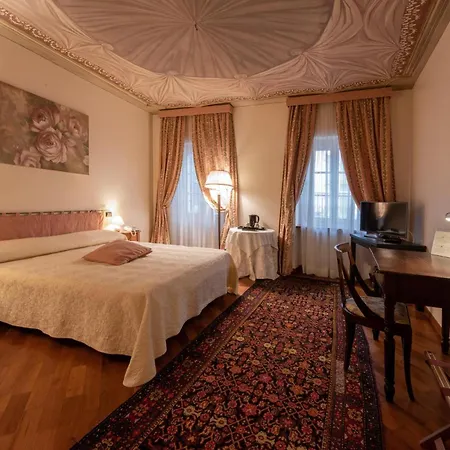 فندق مبيت وإفطار Palazzo Finati ألبا